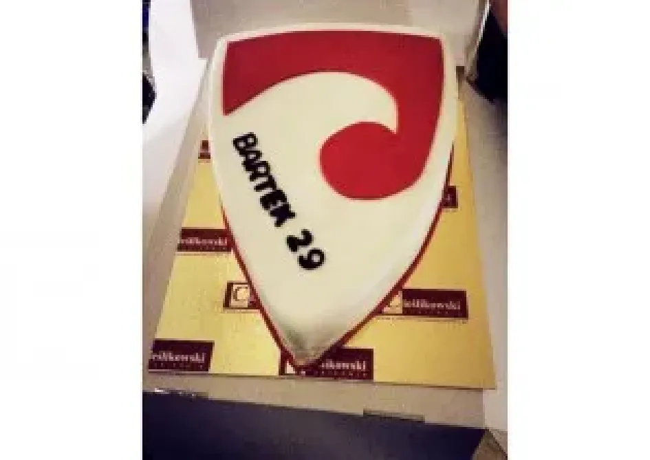 Tort w kształcie loga