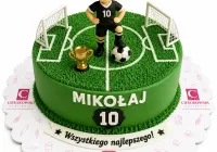 tort z pilkarzem