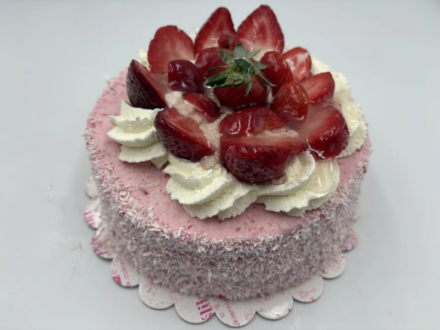 Tort Śmietanowo-truskawkowy