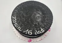 Tort w kształcie Oreo